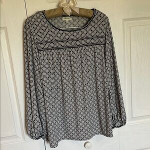 Women's Black and White Patterned Top
